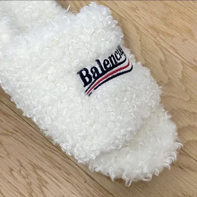 EM Sneakers Balenciaga Furry Slide White review Thomas Trotter 01