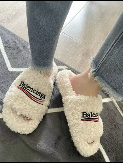 EM Sneakers Balenciaga Furry Slide White review nique darshay