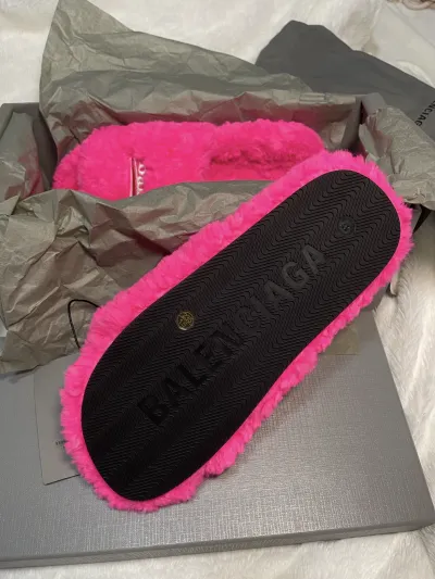 EM Sneakers Balenciaga Furry Slide Light Pink review Jiyaah Moore 00