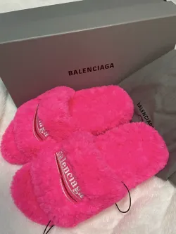 EM Sneakers Balenciaga Furry Slide Light Pink review Jiyaah Moore 03