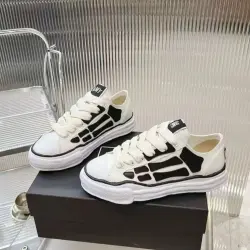 EM Sneakers Mihara Yasuhiro x AMIRI Skel-Top Low Off White review Zhoey Hardy 01