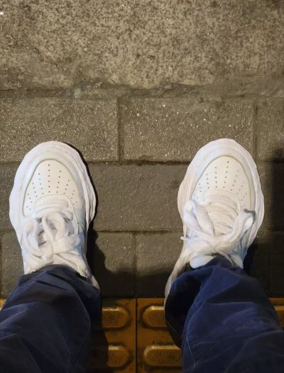 EM Sneakers Mihara Yasuhiro White and Pale NO.770 review Edward Lewis