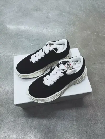 EM Sneakers Mihara Yasuhiro White and Black Gray Low NO.769 review Hannah Malu 00