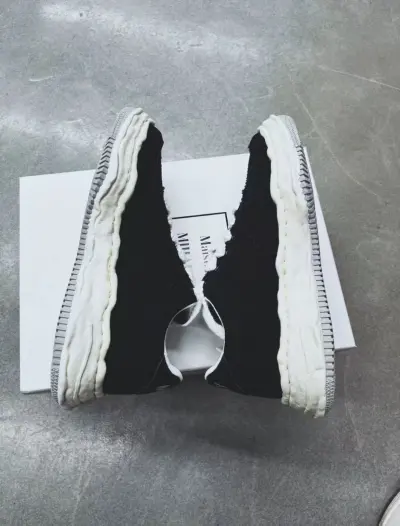 EM Sneakers Mihara Yasuhiro White and Black Gray Low NO.769 review Hannah Malu 01