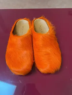 EM Sneakers Marni Fussbett Orange review Julian Medrano