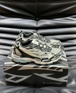 EM Sneakers OFF-WHITE Be Right Back Out Of Blue Silver White review Nyasia Rollins