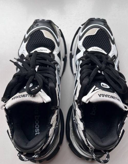 EM Sneakers Balenciaga Runner Sneaker White Black reviewed by