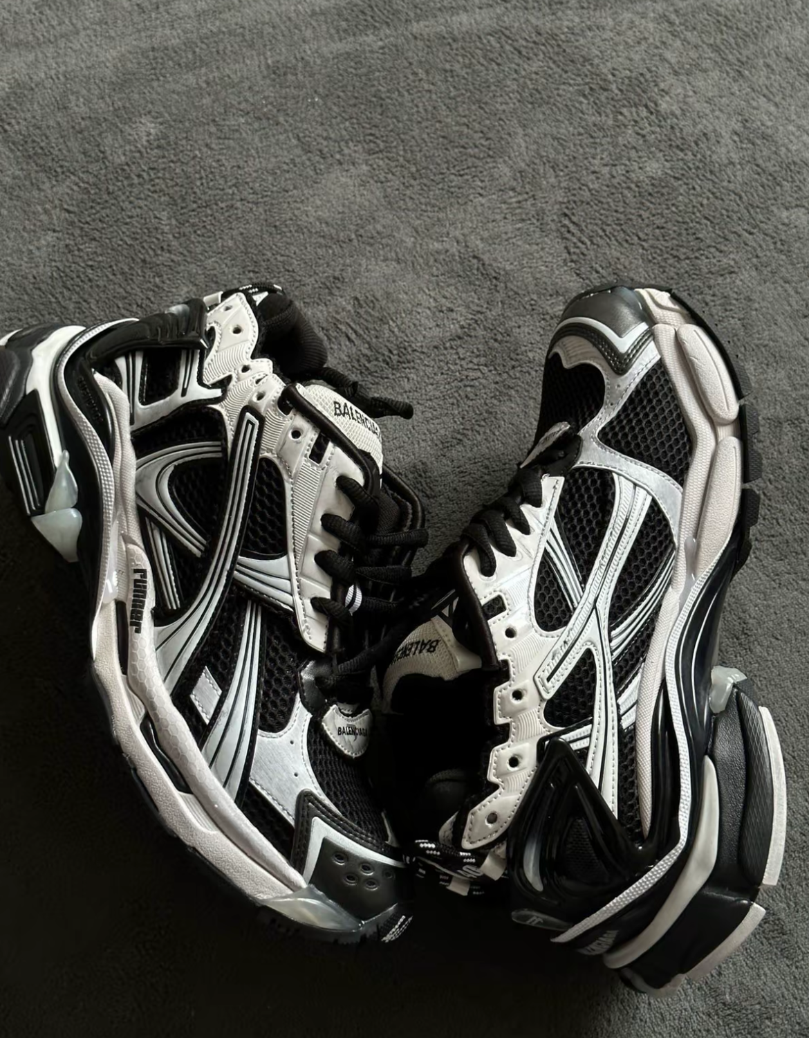 EM Sneakers Balenciaga Runner Sneaker White Black review 0