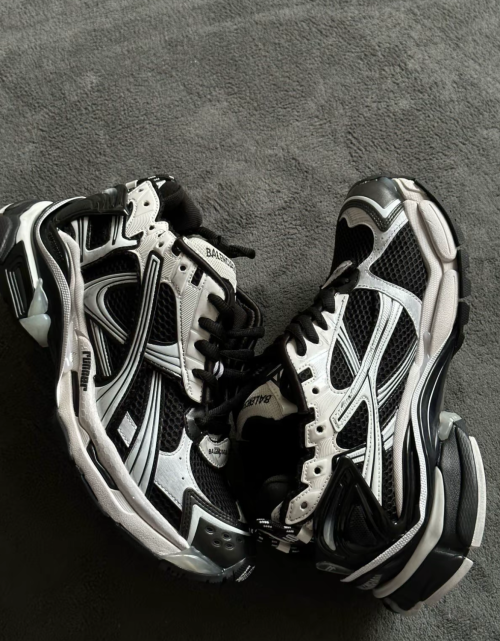 EM Sneakers Balenciaga Runner Sneaker White Black review 