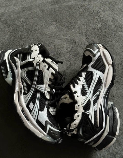 EM Sneakers Balenciaga Runner Sneaker White Black reviewed by