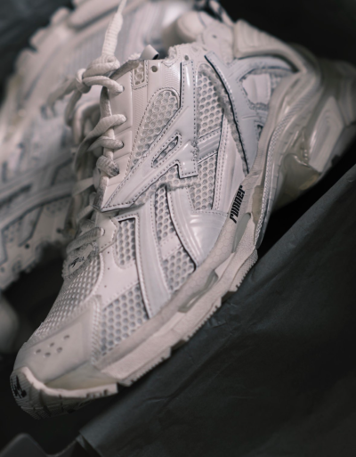 EM Sneakers Balenciaga Runner White review Lucy Jack