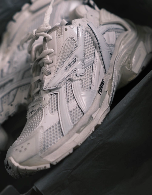 EM Sneakers Balenciaga Runner White reviewed by