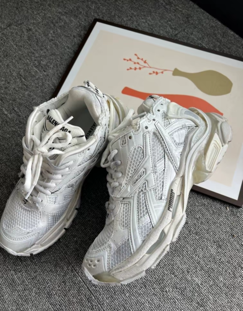EM Sneakers Balenciaga Runner White review 