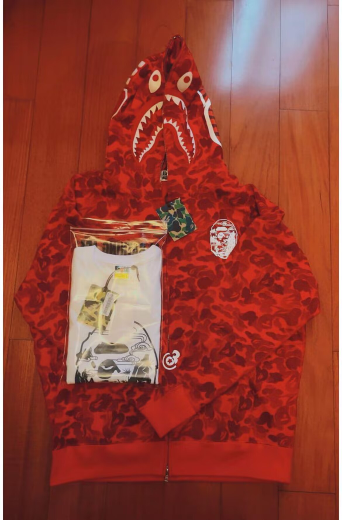 EM Sneakers BAPE Camo Shark Hoodie Red review 0