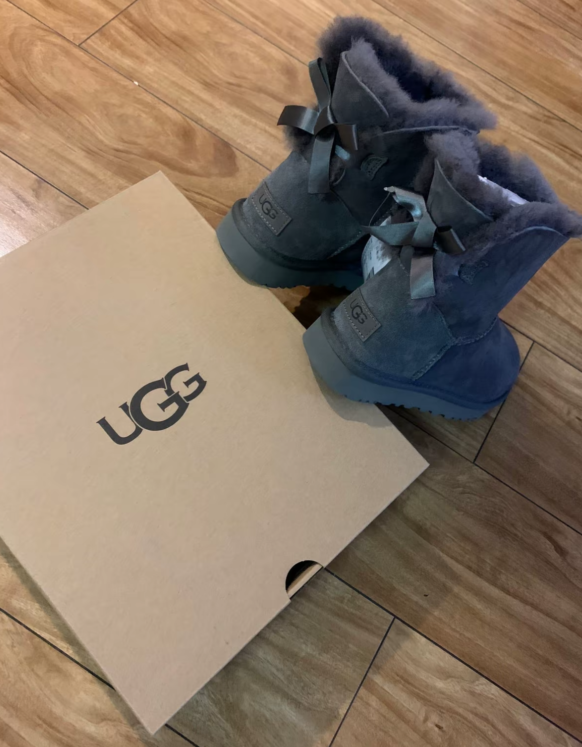EM Sneakers UGG Mini Bailey Suede Bow Boot Grey review 0