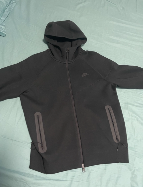 EM Sneakers Nike Sportswear Tech Fleece Full-Zip Hoodie & Joggers Set Dark Heather Black reviewed by