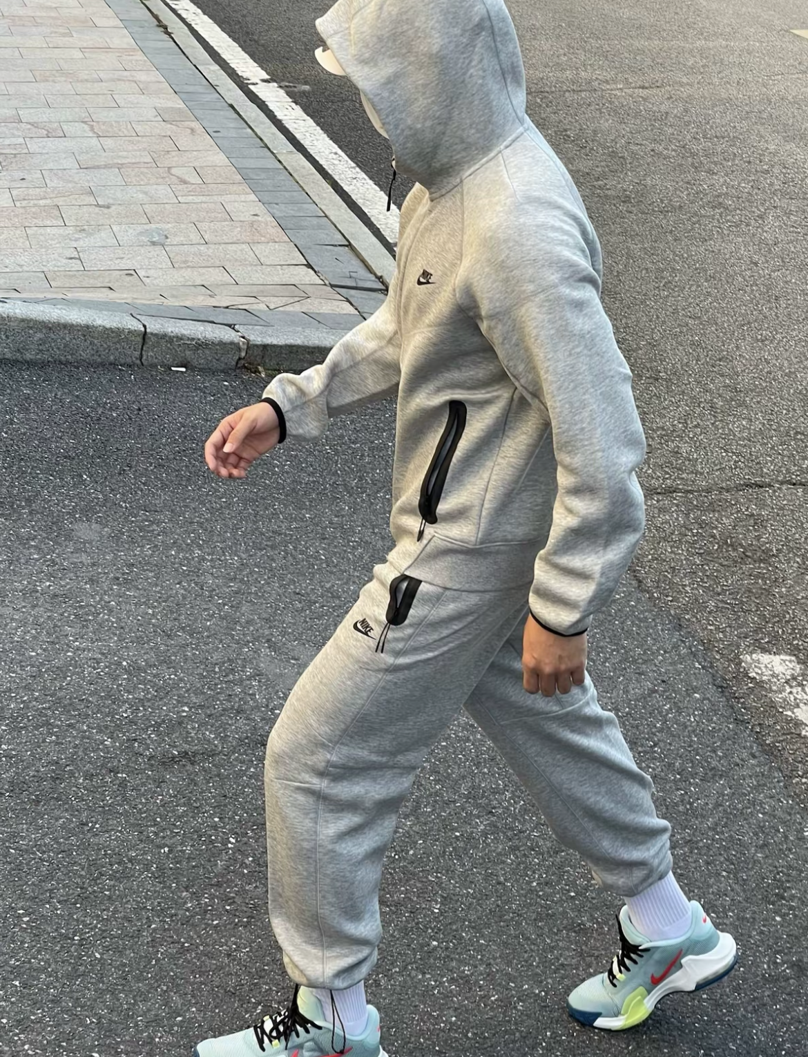 EM Sneakers Nike Sportswear Tech Fleece Full-Zip Hoodie & Joggers Set Dark Heather Gray review Leo Saldias