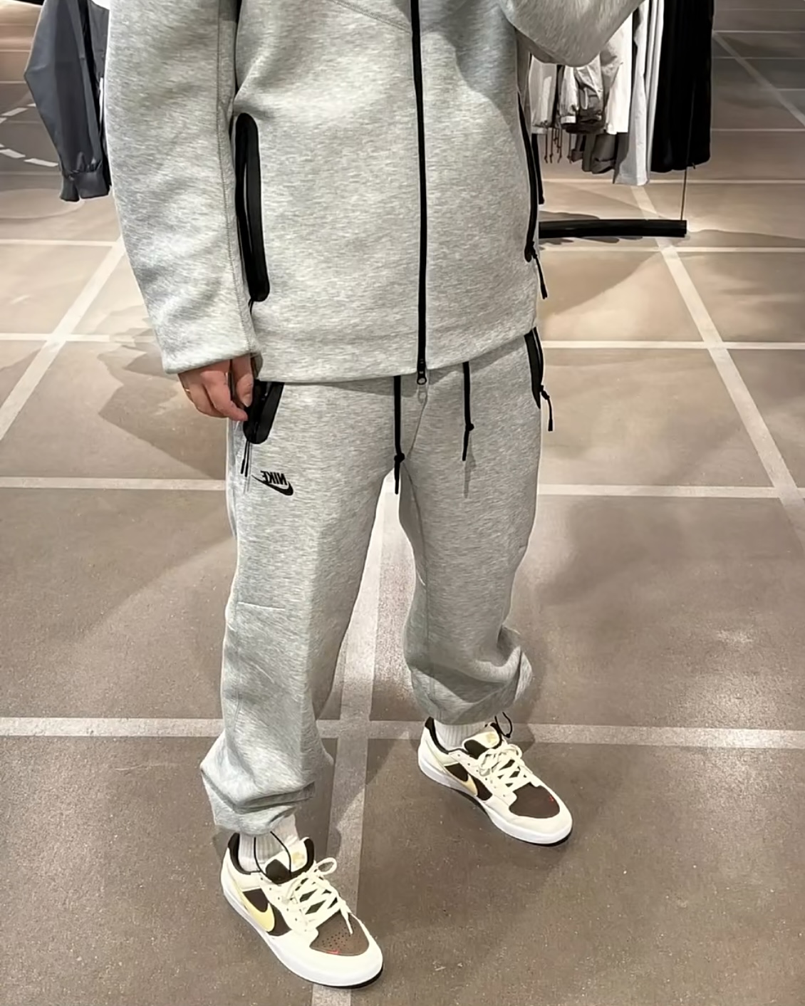 EM Sneakers Nike Sportswear Tech Fleece Full-Zip Hoodie & Joggers Set Dark Heather Gray review Leandre Robinson