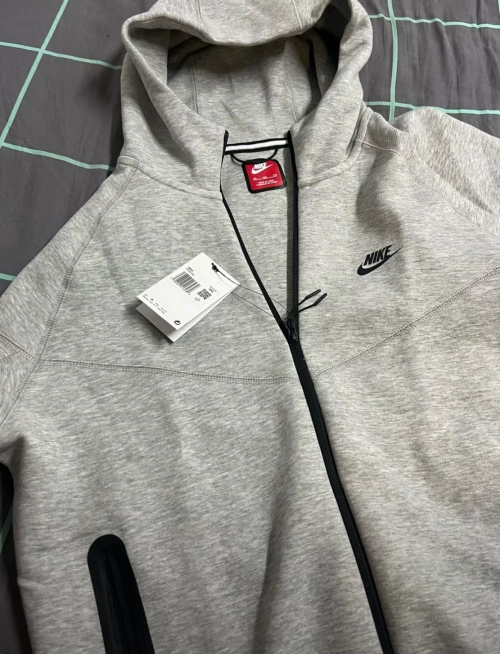 EM Sneakers Nike Sportswear Tech Fleece Full-Zip Hoodie & Joggers Set Dark Heather Gray reviewed by
