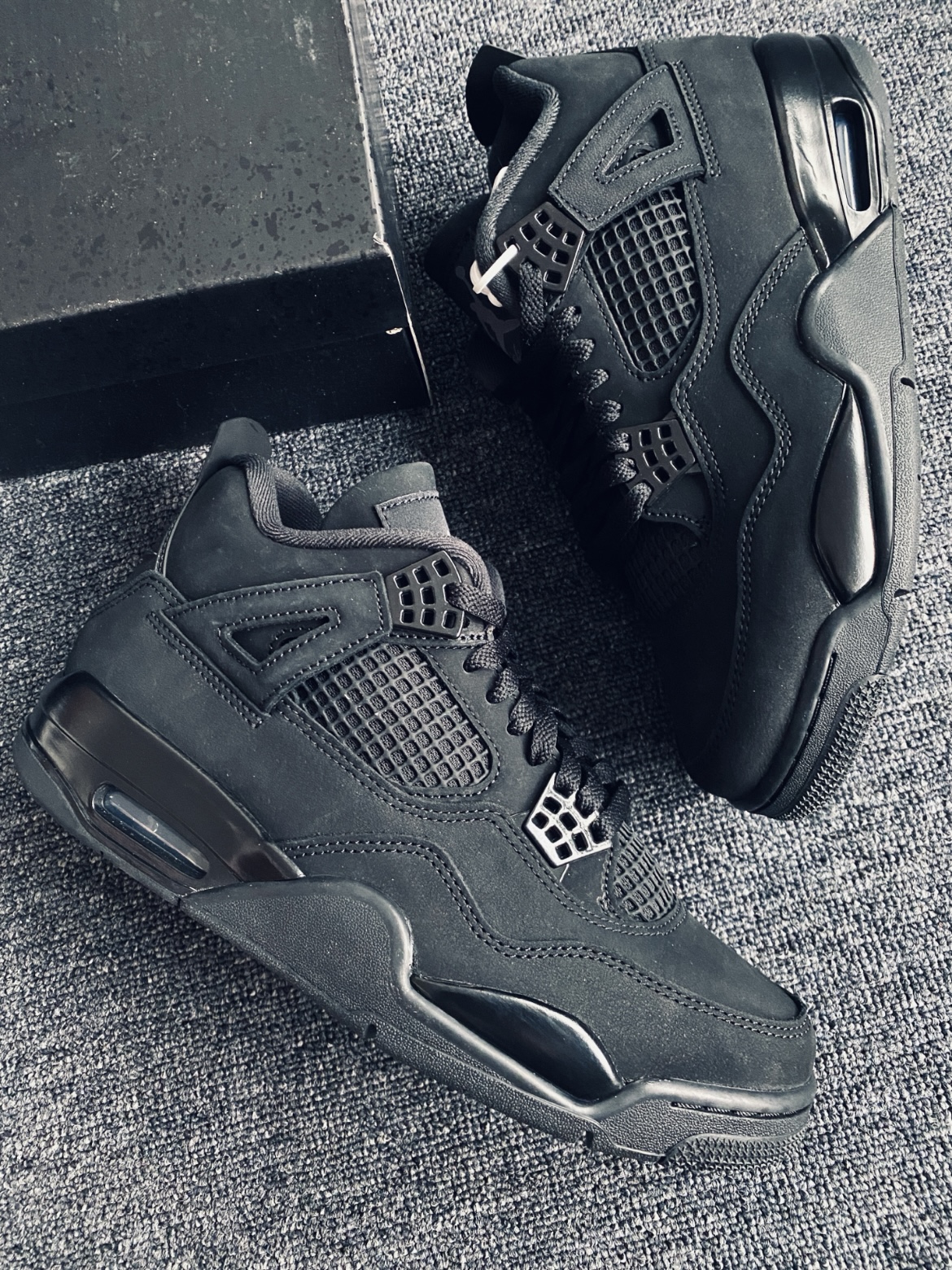 EM Sneakers Air Jordan 4 Black Cat (2025) review Jennifer Northern 01