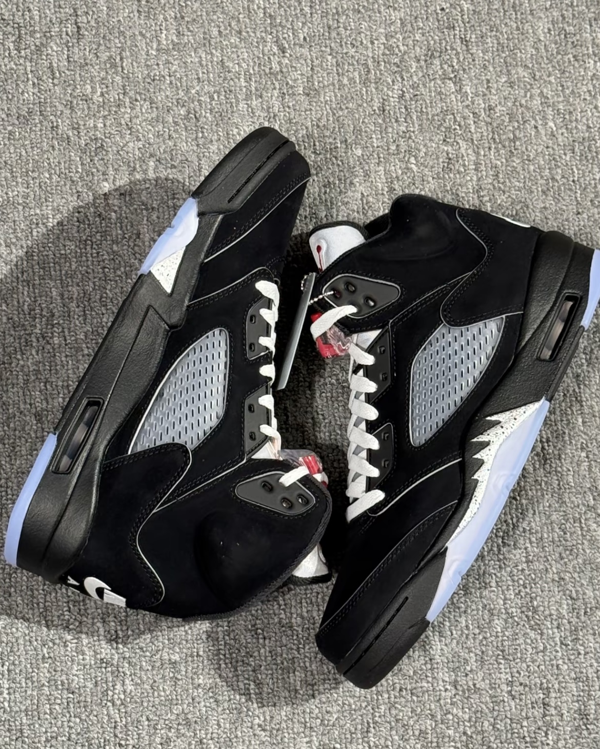EM Sneakers Jordan 5 Retro Black Metallic Reimagined review 0