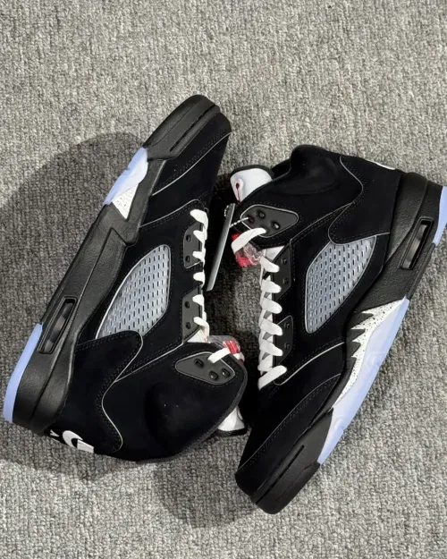 EM Sneakers Jordan 5 Retro Black Metallic Reimagined review 