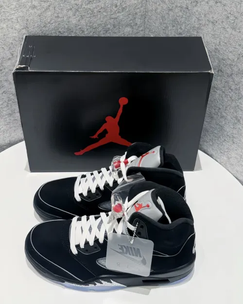 EM Sneakers Jordan 5 Retro Black Metallic Reimagined review 