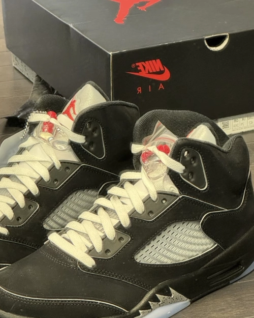 EM Sneakers Jordan 5 Retro Black Metallic Reimagined reviewed by