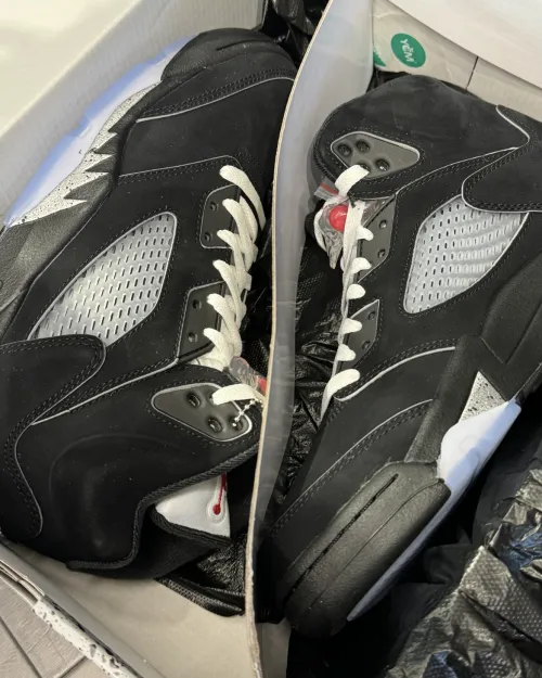 EM Sneakers Jordan 5 Retro Black Metallic Reimagined review 
