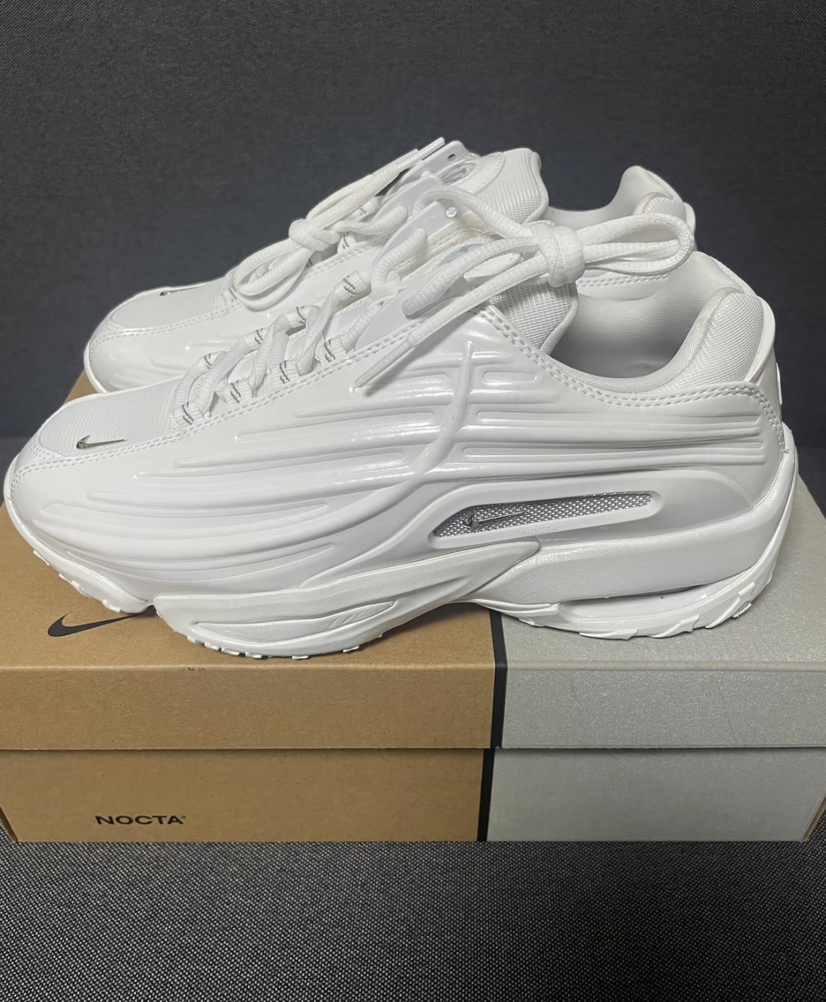 EM Sneakers Nike Nocta x Hot Step 2 White Silver review Aliyah Garvin 01