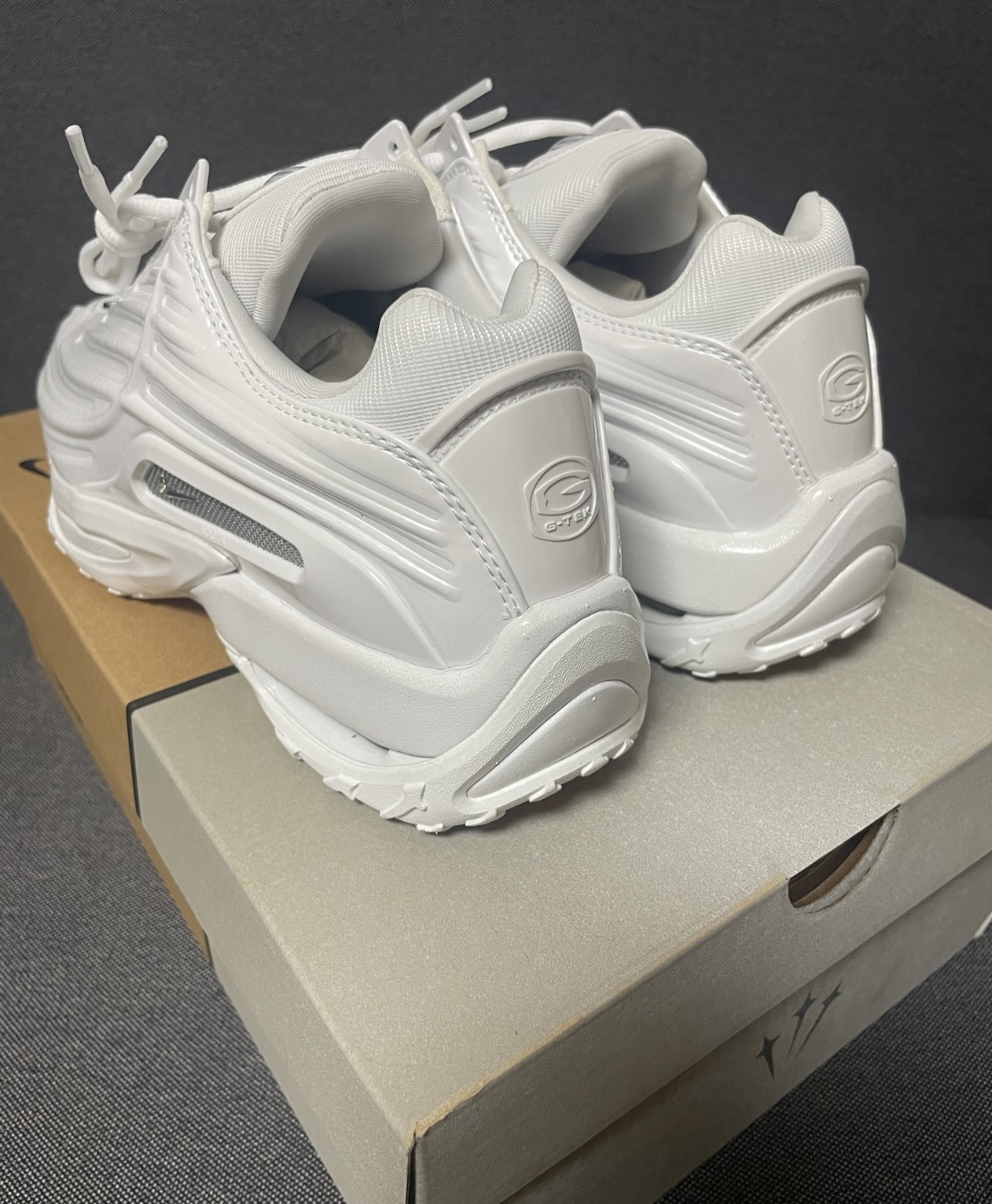 EM Sneakers Nike Nocta x Hot Step 2 White Silver review Brayden Green 00