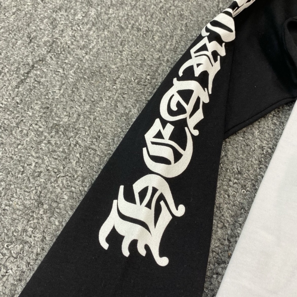 EM Sneakers Chrome Hearts Horseshoe Sanskrit Colorblock Long Sleeve review Essence Fraguada 02