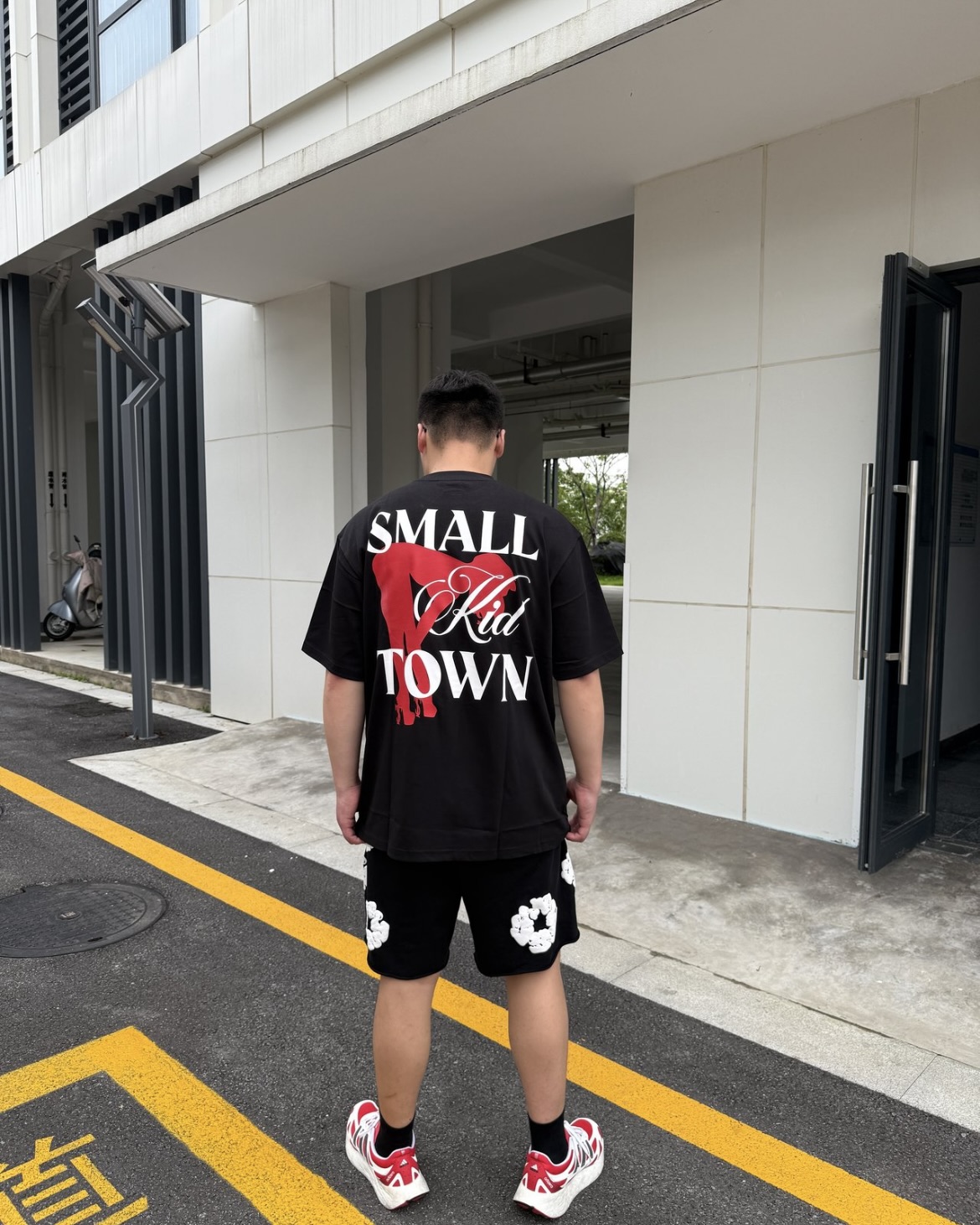 EM Sneakers Denim Tears The White Cotton Wreath Short Pant Black review Quadry Clark