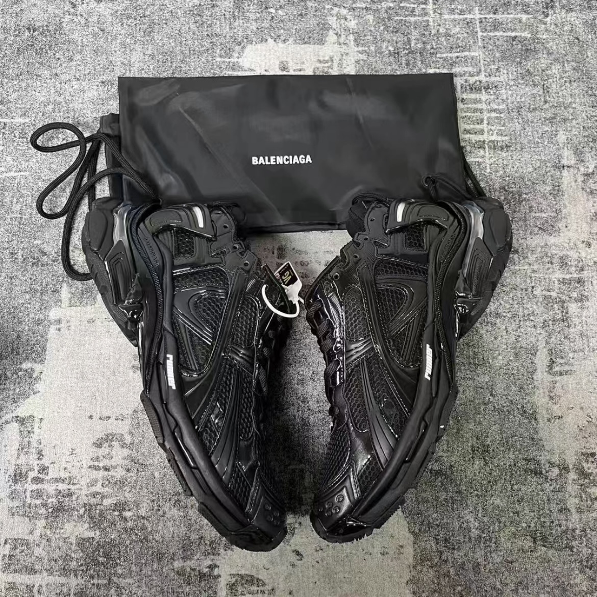 EM Sneakers Balenciaga Runner LED Sneaker in Black review jaldad adhugf 02