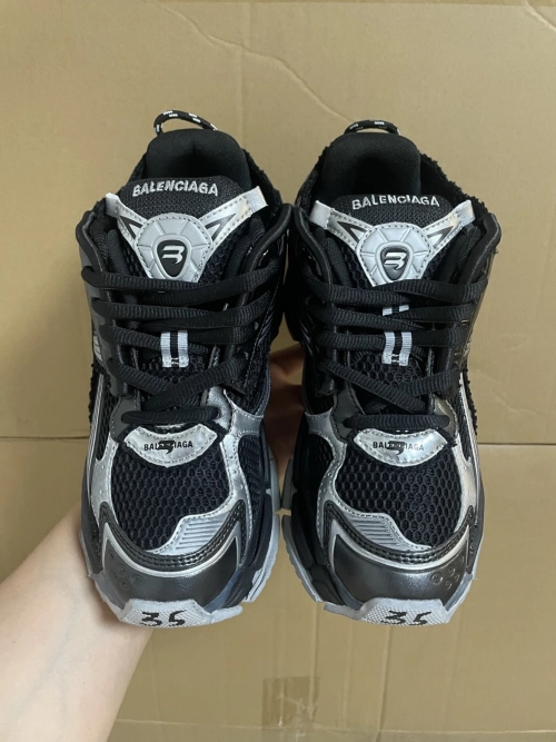 EM Sneakers Balenciaga Runner Sneaker Dark Gray reviewed by