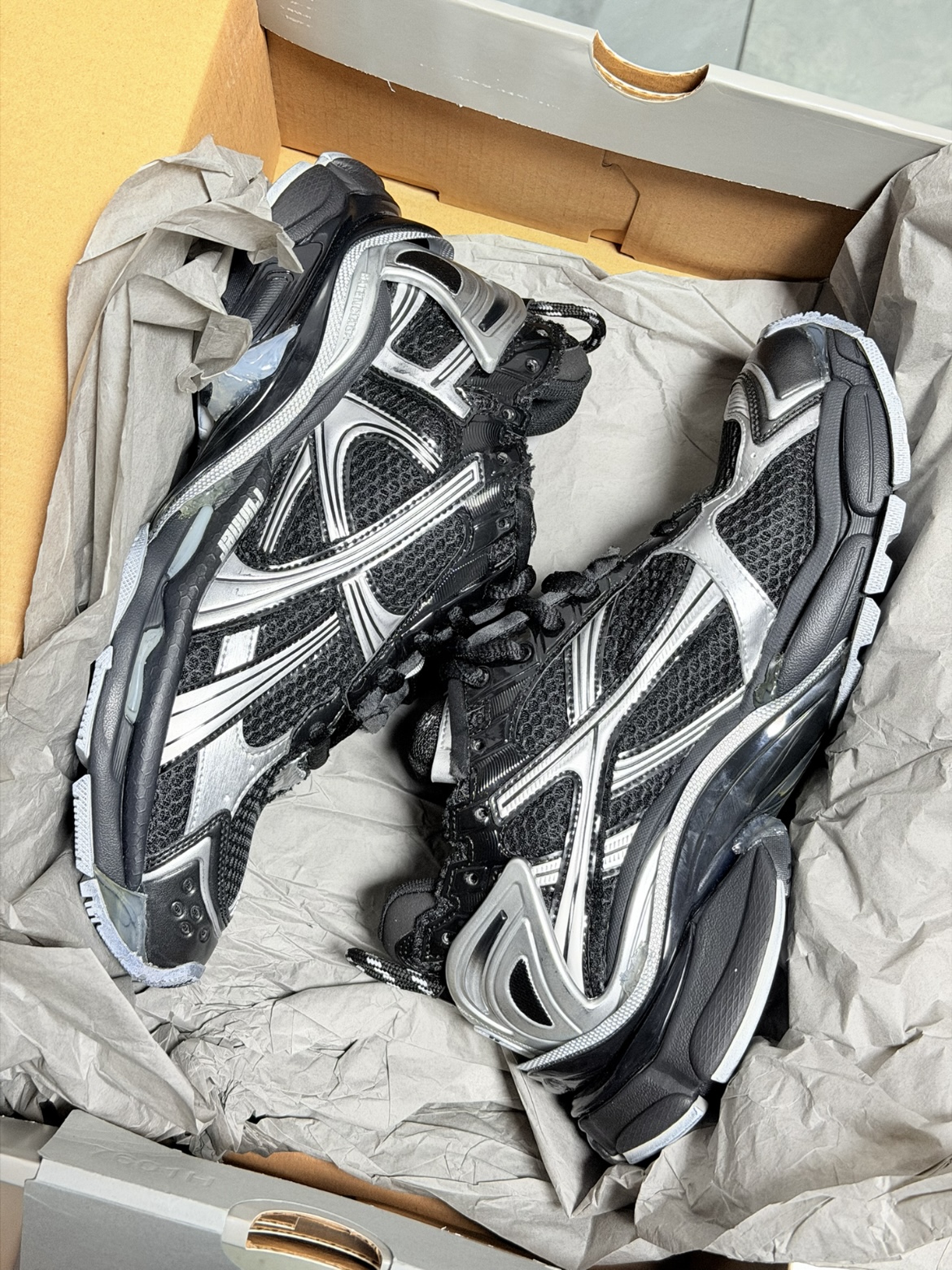 EM Sneakers Balenciaga Runner Sneaker Dark Gray review 0