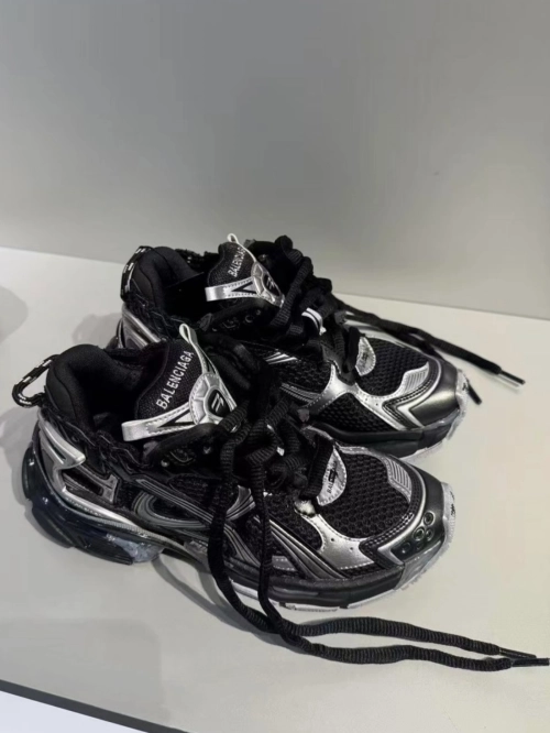 EM Sneakers Balenciaga Runner Sneaker Dark Gray reviewed by