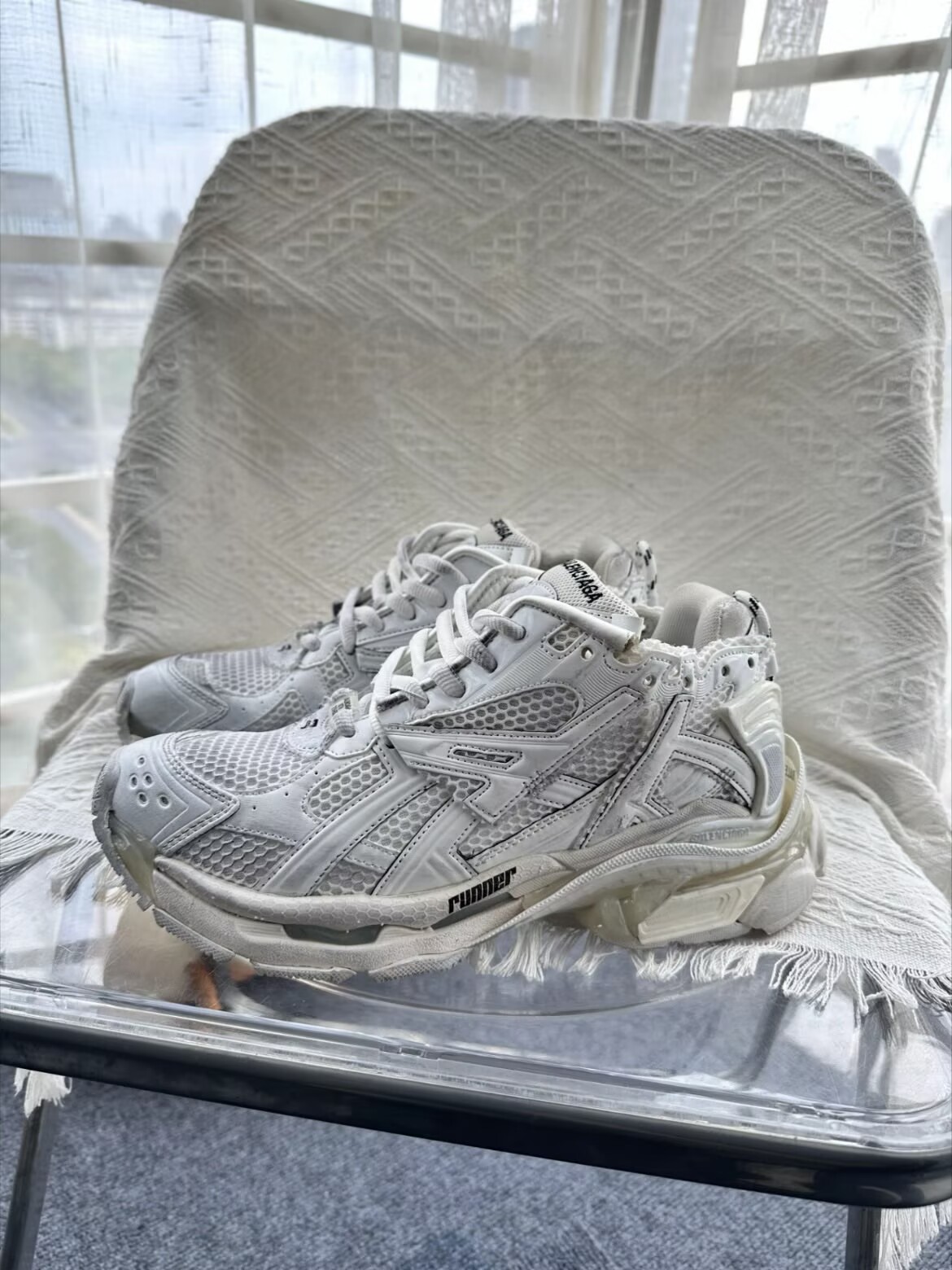 EM Sneakers Balenciaga Runner White review 0