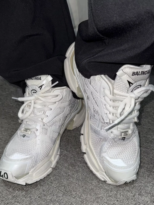 EM Sneakers Balenciaga Runner White reviewed by