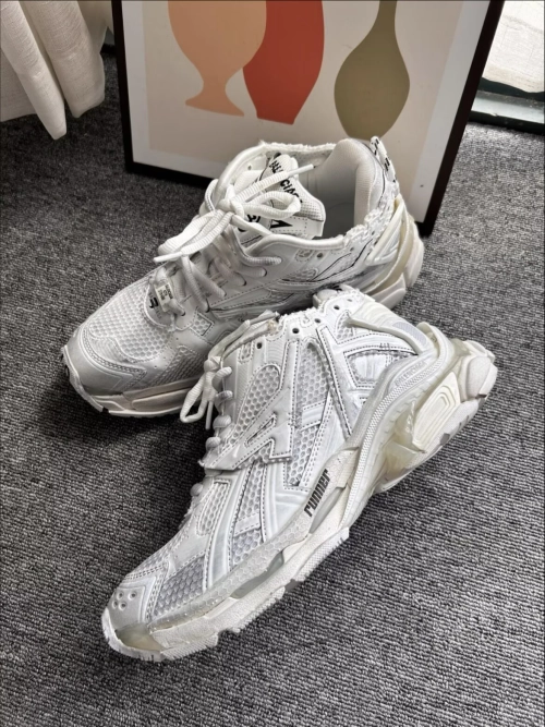 EM Sneakers Balenciaga Runner White reviewed by