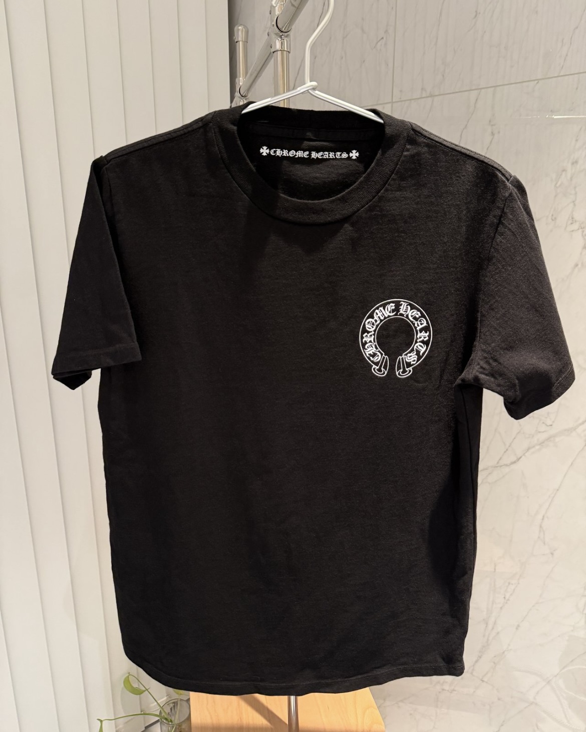 EM Sneakers Chrome Hearts Colorful Horseshoe Sanskrit Letters Printed T-shirt Black-2221 review Zahari Knott