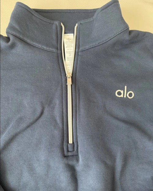 EM Sneakers Alo Yoga Accolade 1/4 Zip Pullover Navy reviewed by