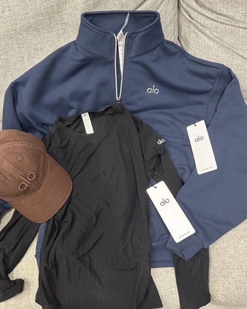 EM Sneakers Alo Yoga Accolade 1/4 Zip Pullover Navy reviewed by