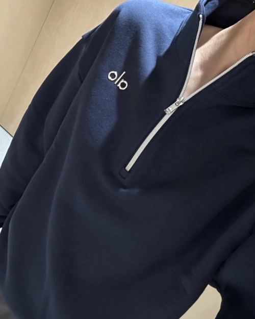 EM Sneakers Alo Yoga Accolade 1/4 Zip Pullover Navy reviewed by
