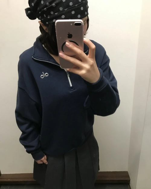 EM Sneakers Alo Yoga Accolade 1/4 Zip Pullover Navy reviewed by