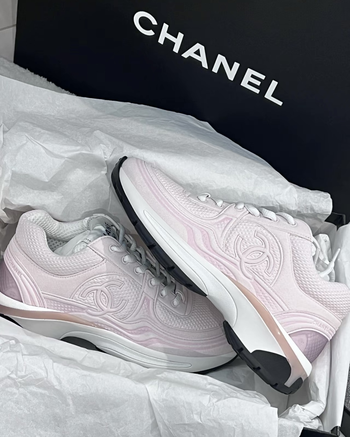 EM Sneakers Chanel Low Top Trainer Pink review Jefferson Gomez