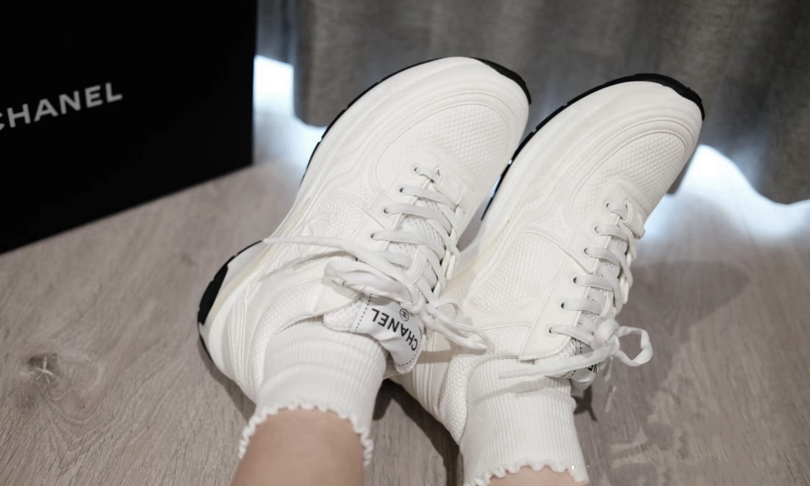 EM Sneakers Chanel Low Top Trainer White review Makiel Anthony
