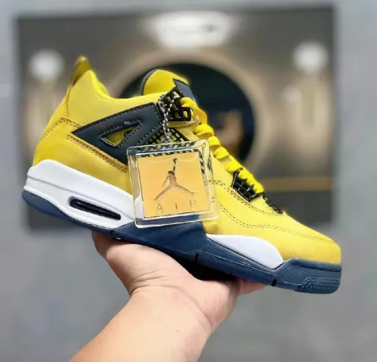 EM Sneakers provides 1:1 replica sneakers. EM Sneakers reps AJ4 Retro“Lightning” are of great quality and easy to match.