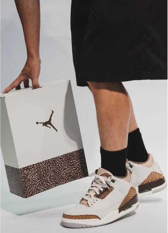 EM Sneakers has recreated this pair of shoes 1:1 with the same appearance and quality as the original.