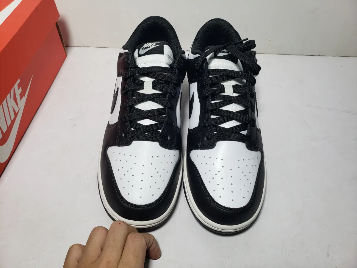 EMSneakers provides 1:1 reps Nike Dunk Low Retro White Black Panda. There are reps Nike Dunk Low Retro White Black Pandaue QC pictures.